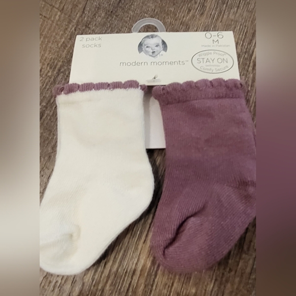 3/$12 Gerber Baby Girl Baby Socks 2-Pack Purple White Stays On NWT‎ - Picture 3 of 4